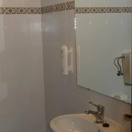 Residencia Faz As Pazes Affittacamere Atouguia Da Baleia