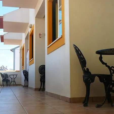 Affittacamere Residencia Faz As Pazes Atouguia Da Baleia
