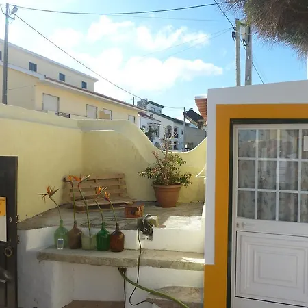 Affittacamere Residencia Faz As Pazes Atouguia Da Baleia