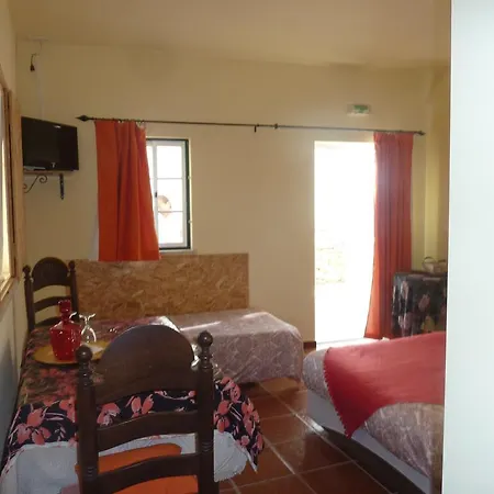Affittacamere Residencia Faz As Pazes Atouguia Da Baleia